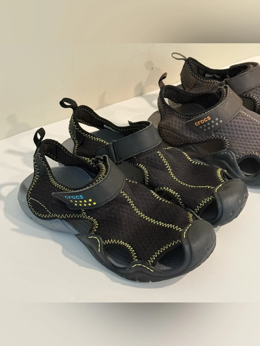 CROCS two pairs